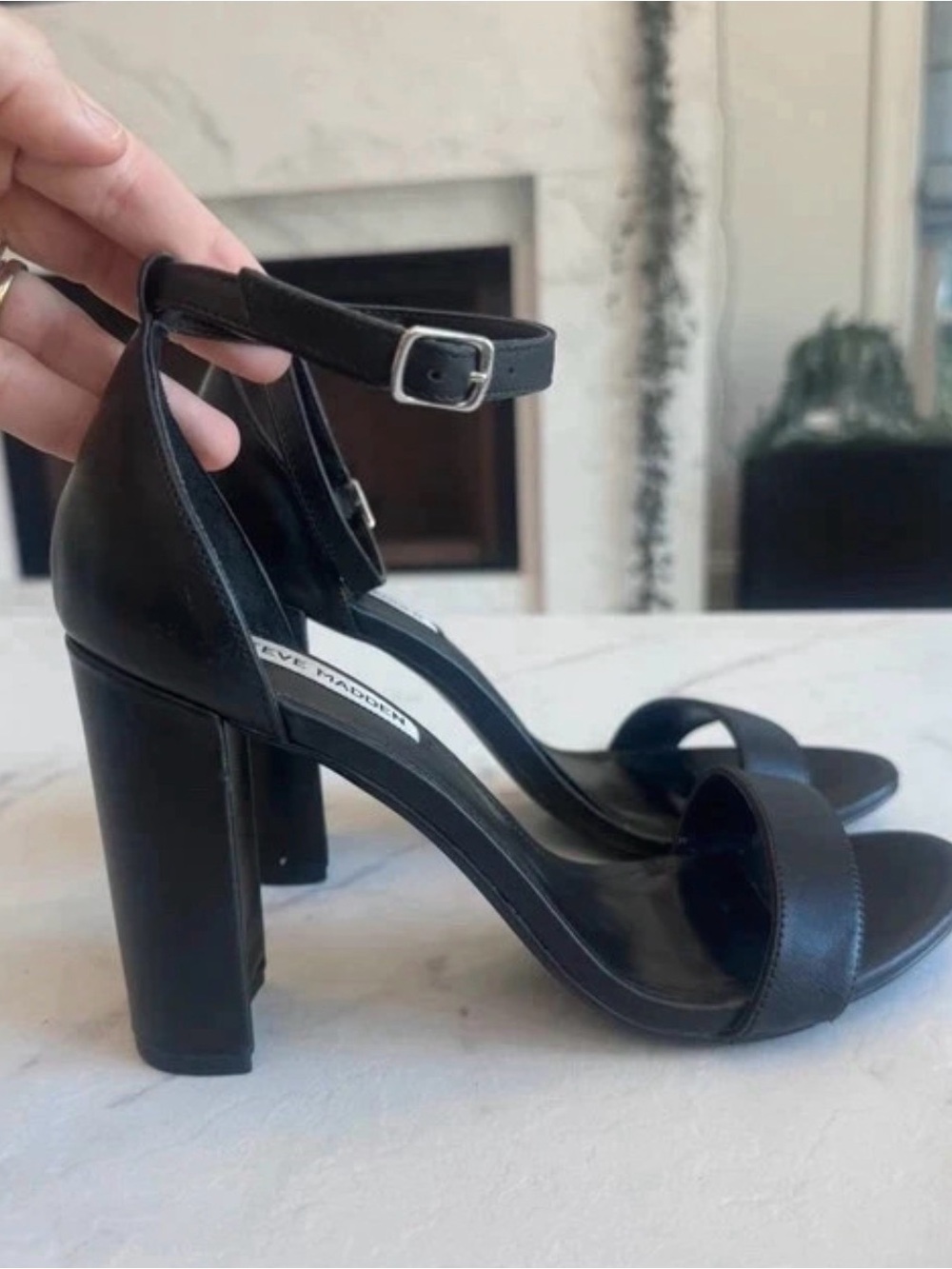 Steve Madden Carrson black leather sandals strap sturdy block heel 9